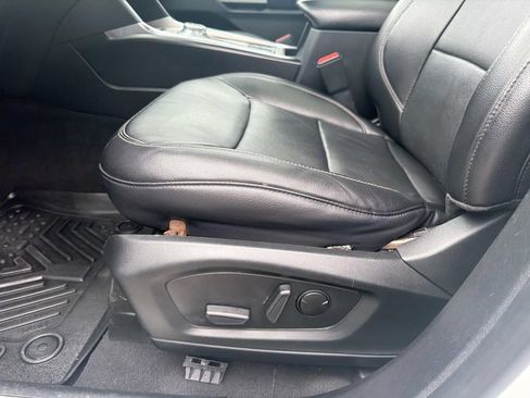 Used 2021 Ford Explorer Limited w/ Equipment Group 301A RWD image 17