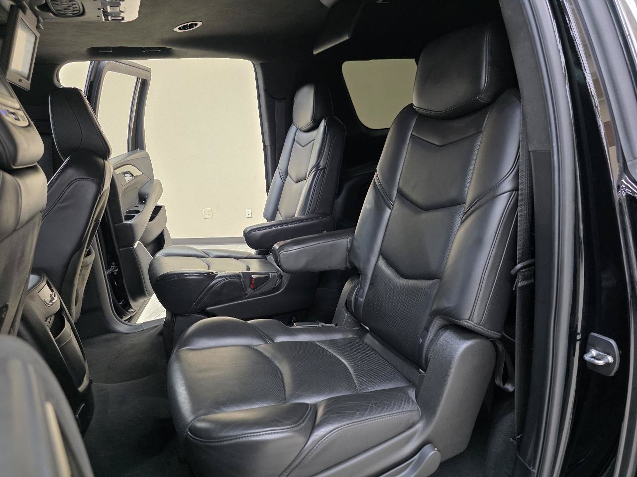 Used 2018 Cadillac Escalade ESV Platinum AWD/4WD image 27