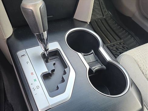 Used 2014 Toyota Camry L image 13