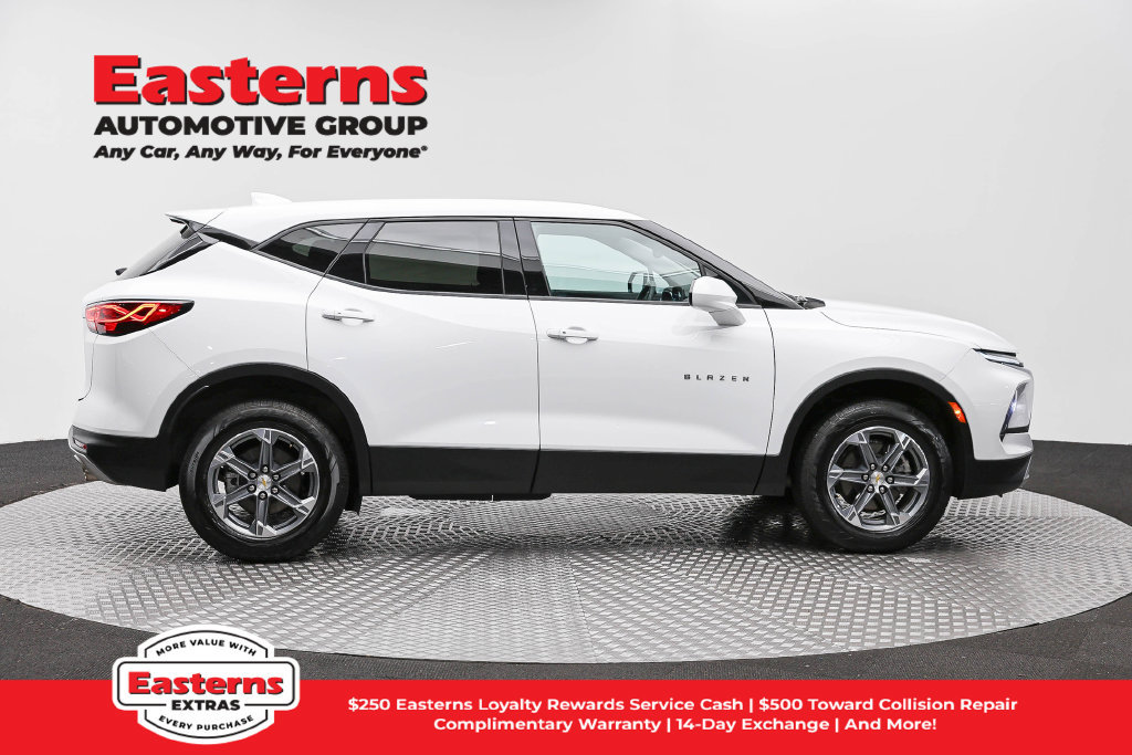 Used 2025 Chevrolet Blazer LT FWD image 5