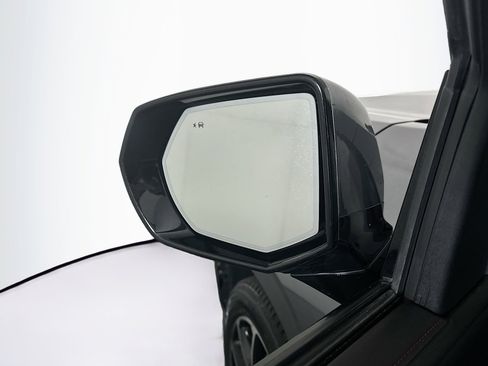 Used 2022 Chevrolet Suburban RST w/ Luxury Package image 16