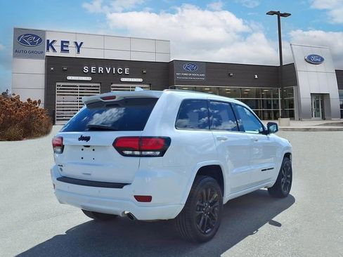 Used 2019 Jeep Grand Cherokee Altitude AWD/4WD image 5