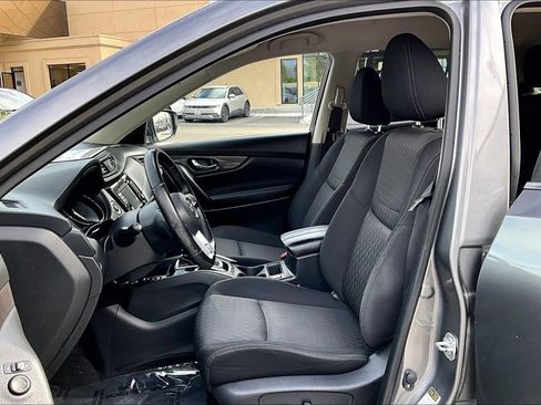 Used 2019 Nissan Rogue SV w/ Premium Package FWD image 14