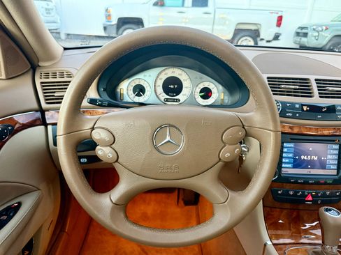 Used 2008 Mercedes-Benz E 350 Luxury image 29