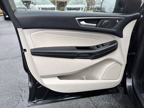 Used 2019 Ford Edge Titanium image 10