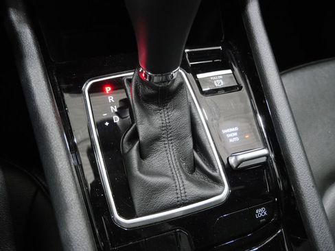 Used 2025 Jeep Compass Limited image 22