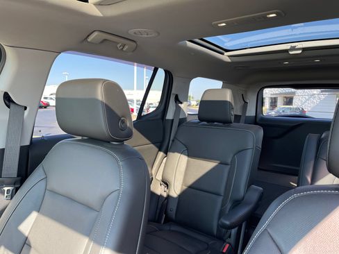 Used 2019 GMC Acadia SLT FWD image 16