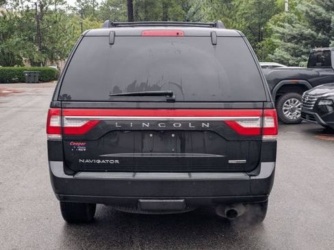 Used 2015 Lincoln Navigator 4WD image 4