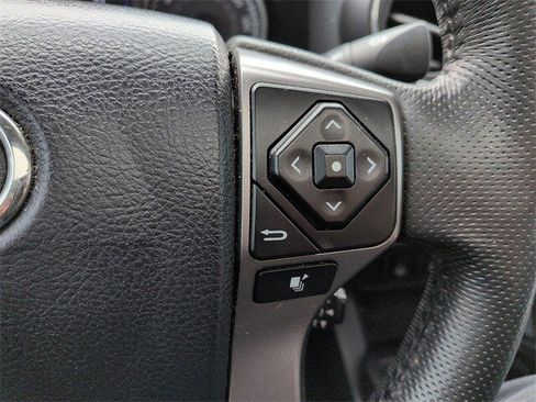 Used 2017 Toyota Tacoma Limited image 21