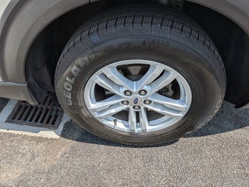 Used 2024 Ford Explorer XLT w/ Equipment Group 202A RWD image 32