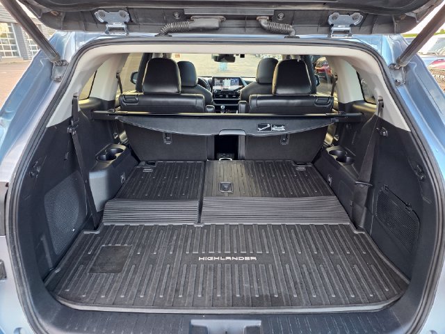 Used 2020 Toyota Highlander Platinum AWD/4WD image 11