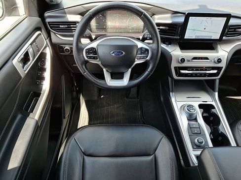 Certified 2022 Ford Explorer XLT w/ Equipment Group 202A AWD/4WD image 13