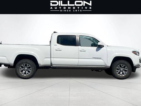 Used 2018 Toyota Tacoma SR5 AWD/4WD image 3