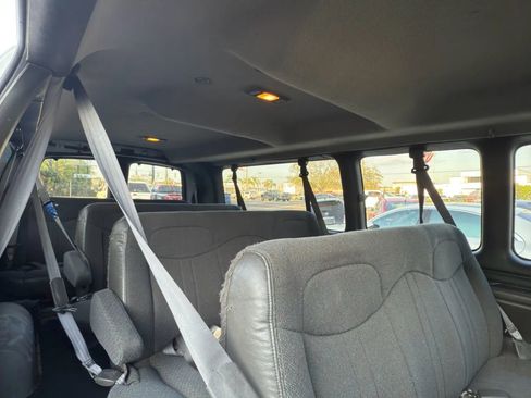 Used 2002 Chevrolet Express 3500 Extended Passenger image 10