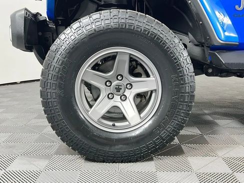 Used 2021 Jeep Gladiator Overland image 31