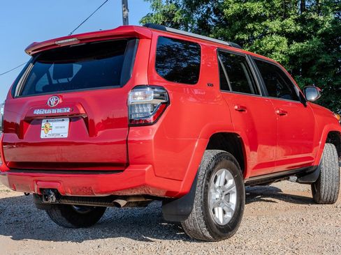 Used 2021 Toyota 4Runner SR5 AWD/4WD image 5