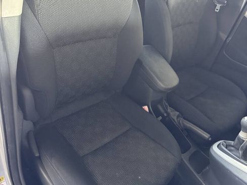 Used 2009 Pontiac Vibe w/ Preferred Package FWD image 15