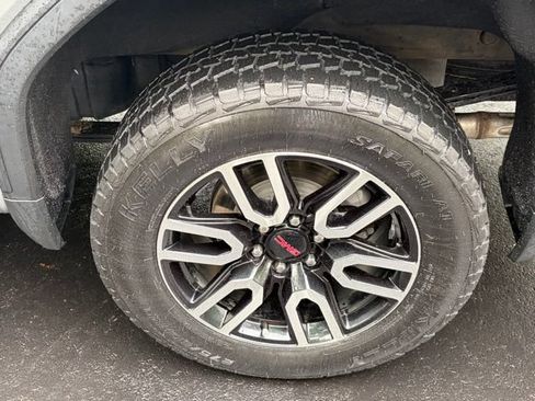 Used 2023 GMC Sierra 1500 AT4 w/ Technology Package AWD/4WD image 32
