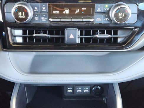 Used 2023 Toyota Highlander L image 20