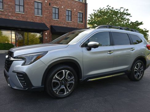Used 2023 Subaru Ascent Touring AWD/4WD image 2