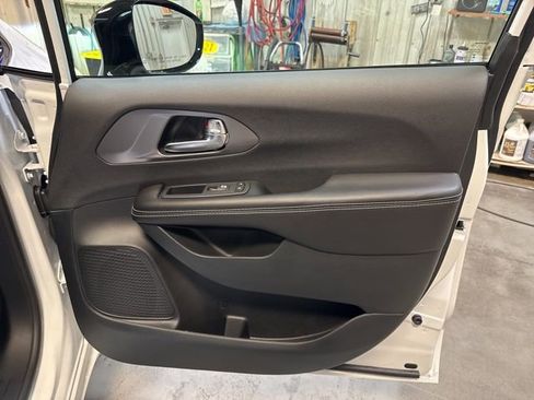 New 2026 Chrysler Pacifica Select w/ S Appearance Package FWD image 24