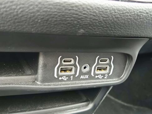 Used 2025 Chrysler Pacifica Select FWD image 30