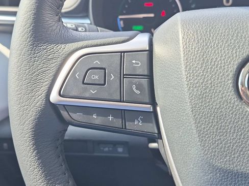 Certified 2025 Toyota Sienna XLE FWD image 26