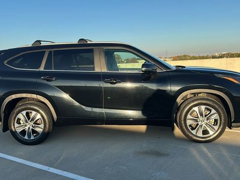 Used 2023 Toyota Highlander L image 14