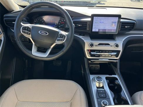 Used 2023 Ford Explorer XLT image 14