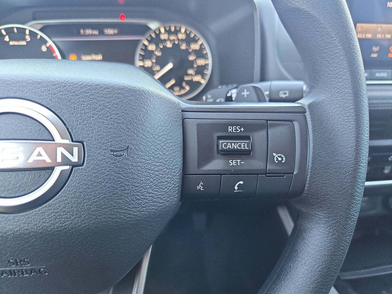Used 2025 Nissan Rogue S AWD/4WD image 17