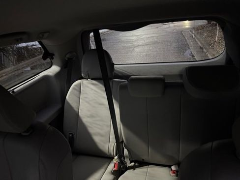 Used 2013 Toyota Sienna XLE image 8