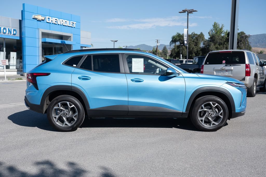 Used 2026 Chevrolet Trax LT w/ LT Convenience Package FWD image 3