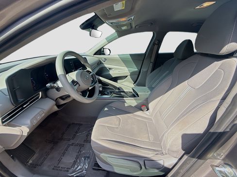 Used 2021 Hyundai Elantra SEL FWD image 16