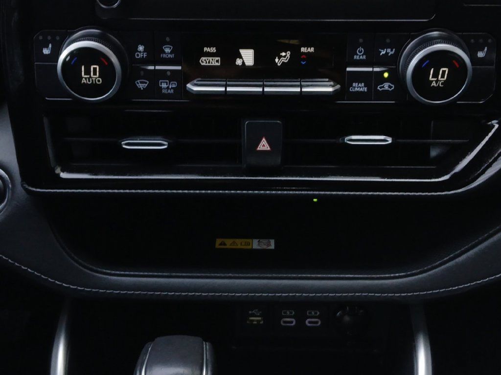 Used 2023 Toyota Highlander XSE FWD image 4