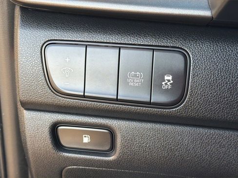 Used 2019 Kia Niro LX image 17