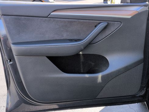 Used 2024 Tesla Model Y 2WD image 14