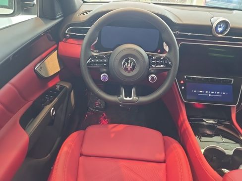 New 2025 Maserati Grecale Modena image 14