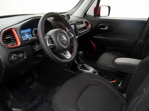 Certified 2023 Jeep Renegade Latitude image 17