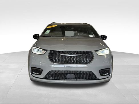 Used 2025 Chrysler Pacifica Limited FWD image 27