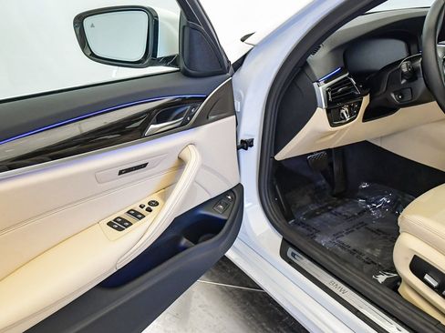 Certified 2023 BMW 530e w/ Convenience Package image 24