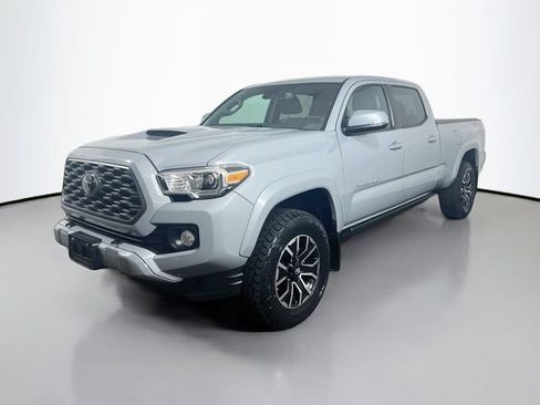 Used 2020 Toyota Tacoma TRD Sport w/ Technology Package AWD/4WD image 5