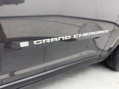 Used 2024 Jeep Grand Cherokee L Limited w/ Luxury Tech Group II image 26