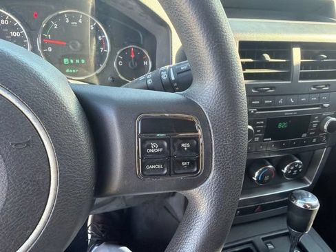 Used 2011 Jeep Liberty Sport RWD image 12