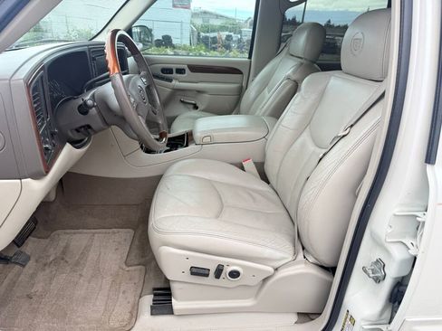 Used 2005 Cadillac Escalade ESV AWD image 8