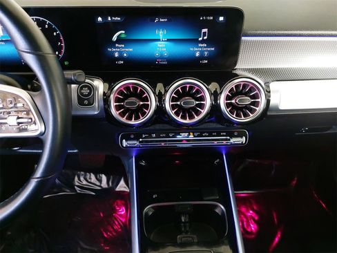 Used 2022 Mercedes-Benz GLB 250 w/ Premium Package Lite image 23