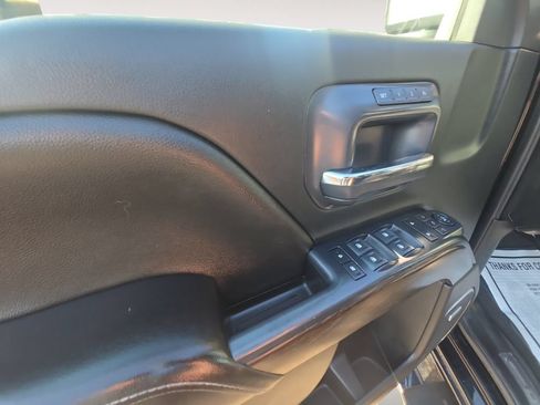 Used 2018 GMC Sierra 2500 Denali w/ Duramax Plus Package AWD/4WD image 10