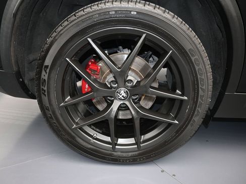 Used 2019 Alfa Romeo Stelvio w/ Nero Edizione image 39