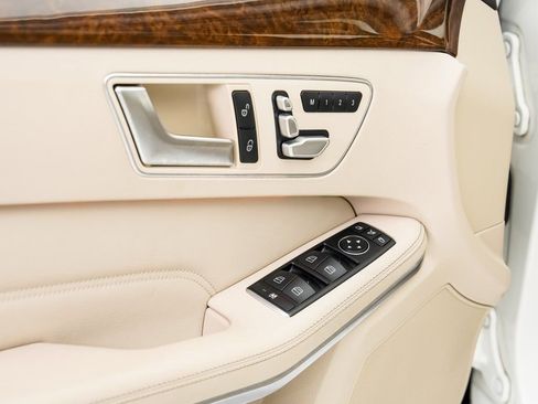 Used 2015 Mercedes-Benz E 250 BlueTEC 4MATIC Sedan image 5