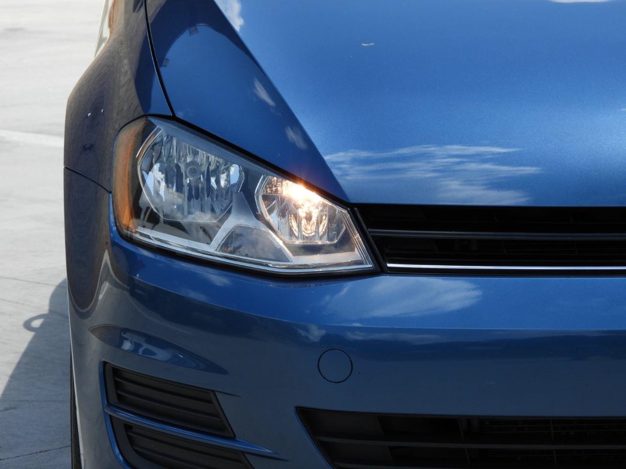 Used 2017 Volkswagen Golf Wolfsburg Edition FWD image 39