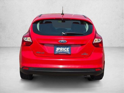 Used 2014 Ford Focus SE w/ SE Winter Package FWD image 6